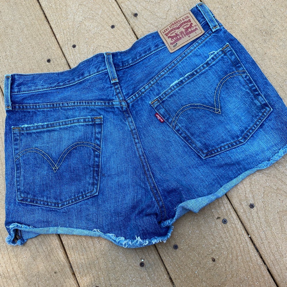 LEVI Shorts - Picture 3 of 4